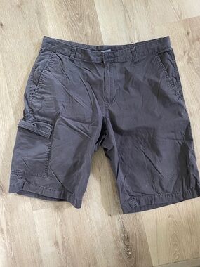 Columbia Men's Cargo Shorts in Charcoal